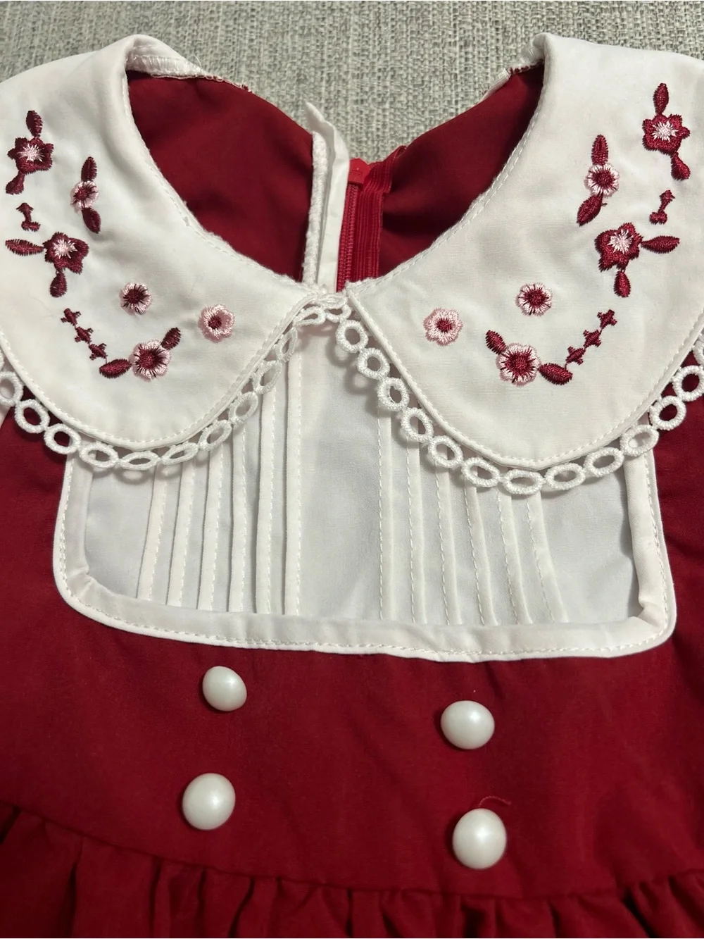 Red and White Vintage-Style Girls Dress Peter Pan Embroidered Collar. Size 4/5